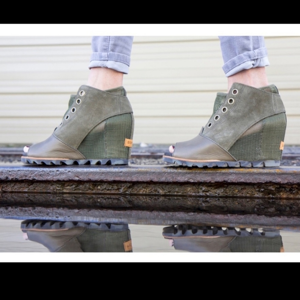 Sorel Joanie Mesh Wedge Booties in green size 9.5